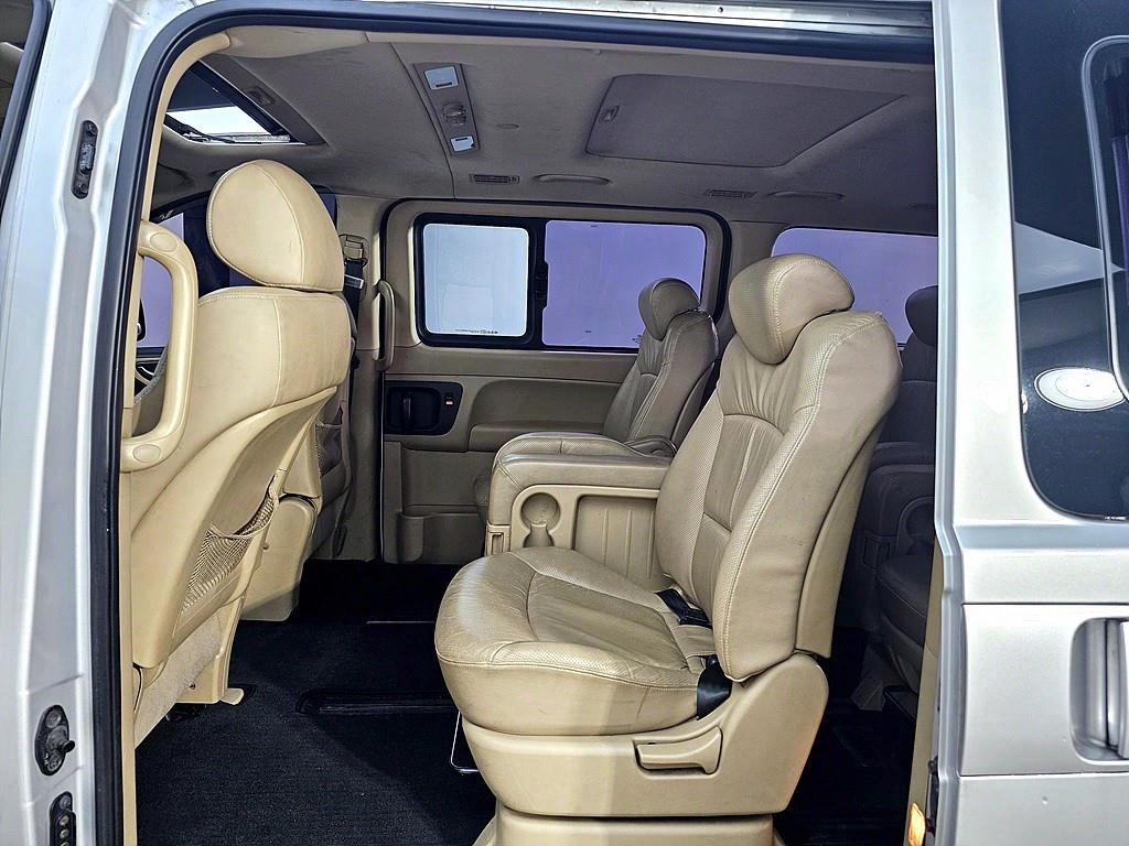 HYUNDAI Starex - Vista 9