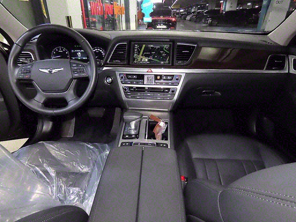 Genesis G80 - Vista 10