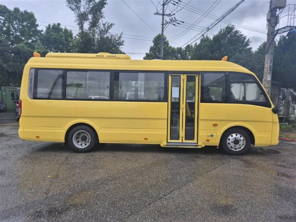 medium and large bus Medium Daewoo Bus - Vista 8