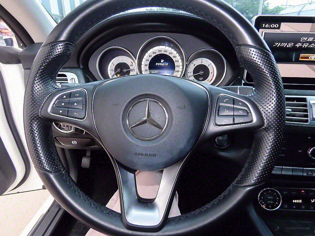 Mercedes Benz CLS Class - Vista 8