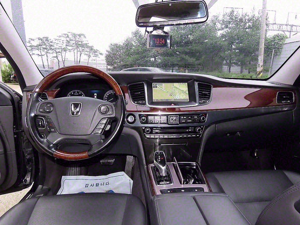 HYUNDAI Equus - Vista 7