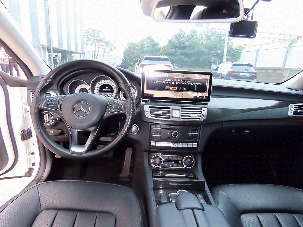 Mercedes Benz CLS Class - Vista 7