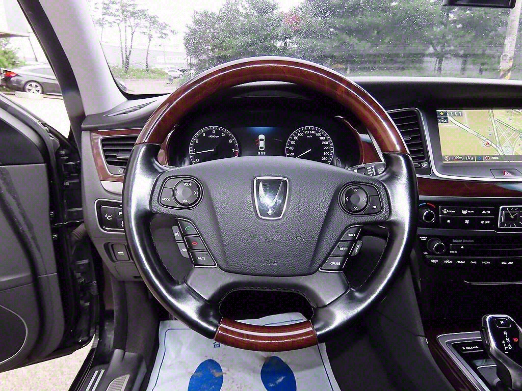 HYUNDAI Equus - Vista 8