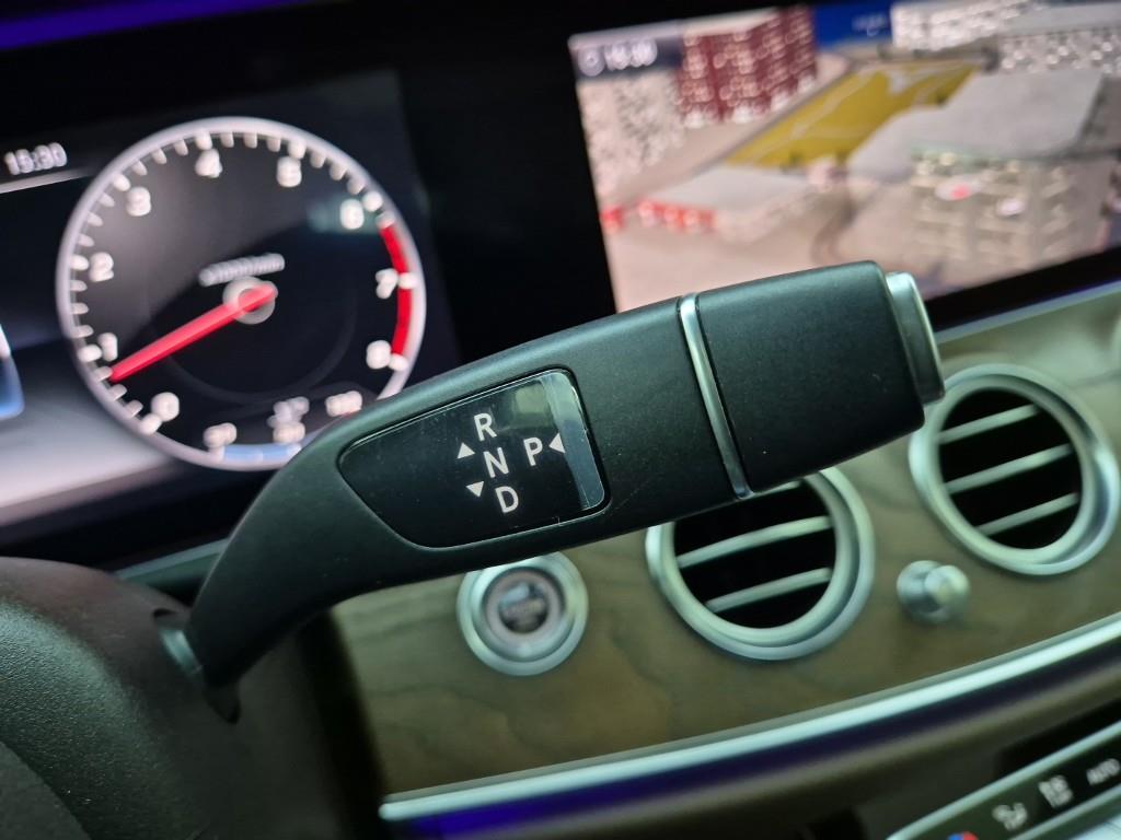 Mercedes Benz E class - Vista 8