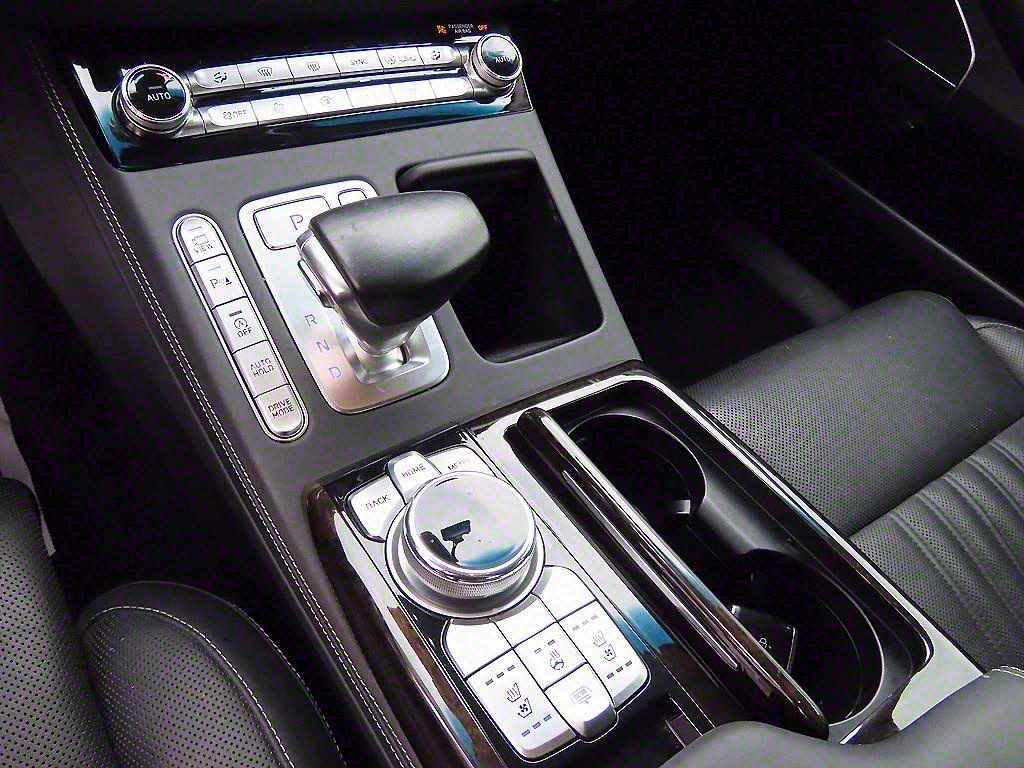 Genesis G90 - Vista 11