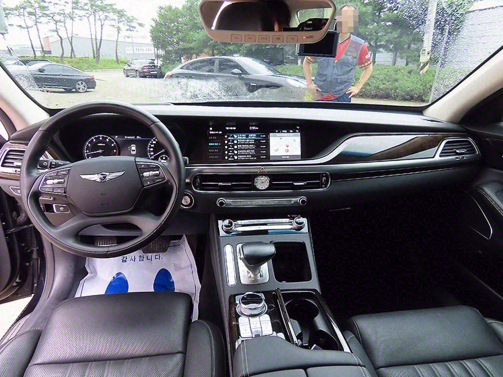 Genesis G90 - Vista 7