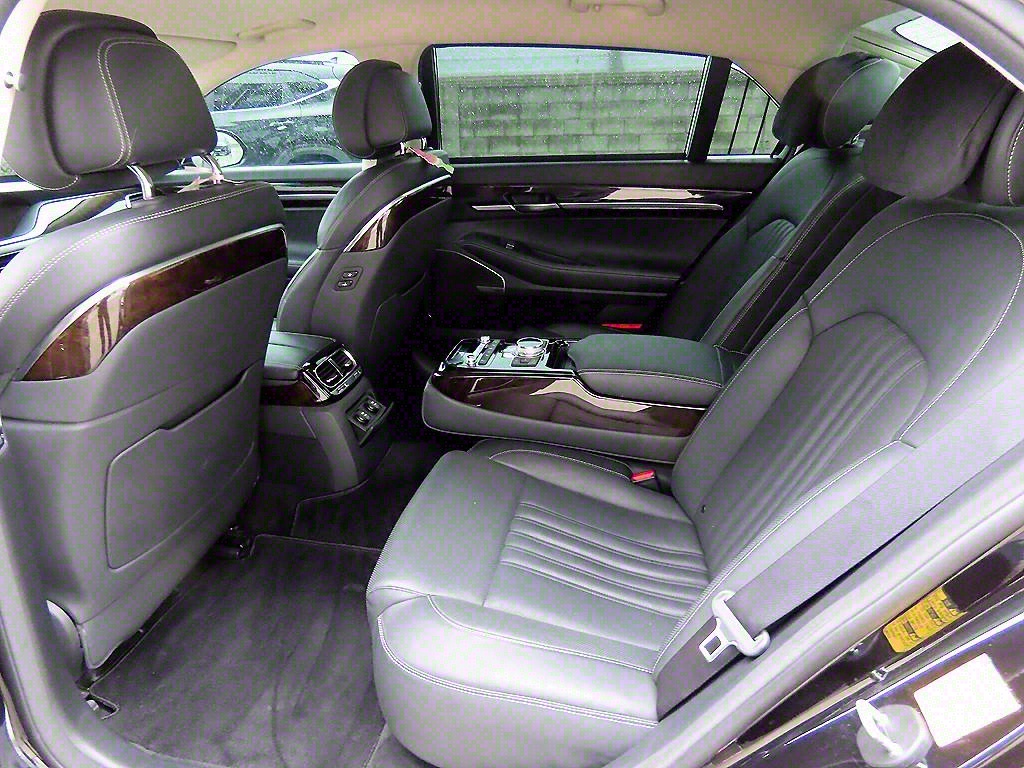 Genesis G90 - Vista 6