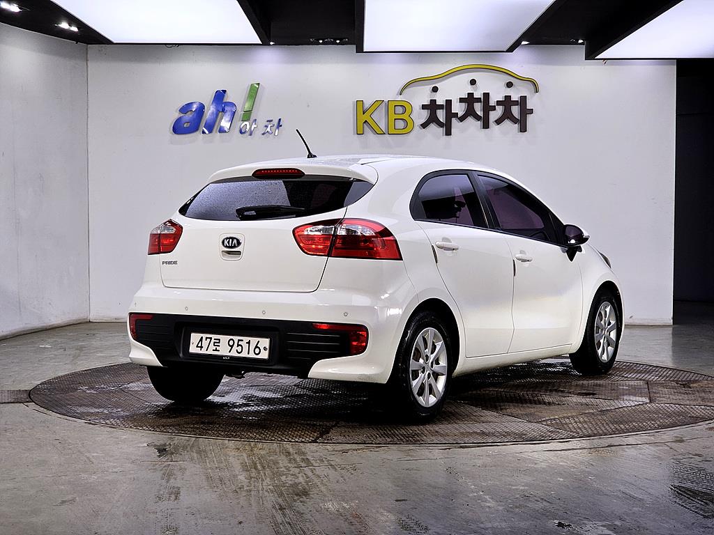 KIA Pride - Vista 4