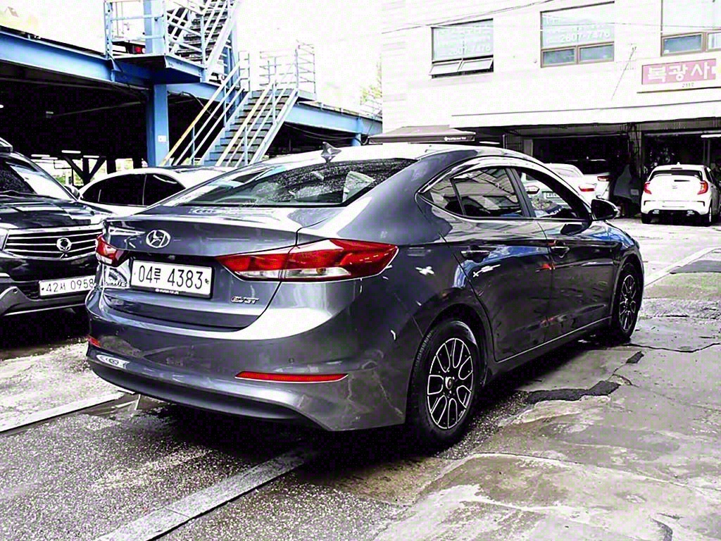 HYUNDAI Avante - Vista 7