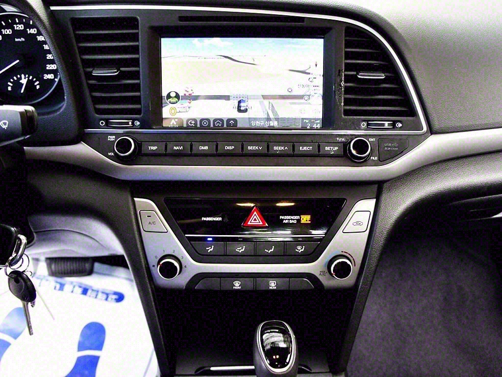 HYUNDAI Avante 2017 Gris - Importación desde Corea - HF Imports Iquique - Foto 10