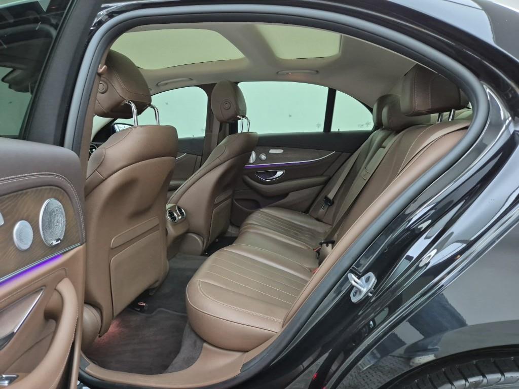 Mercedes Benz E class - Vista 12