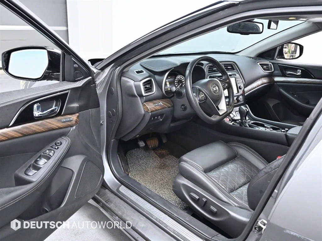 Nissan Maxima - Vista 11