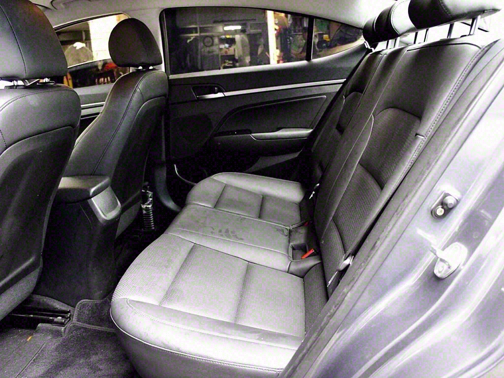 HYUNDAI Avante - Vista 11