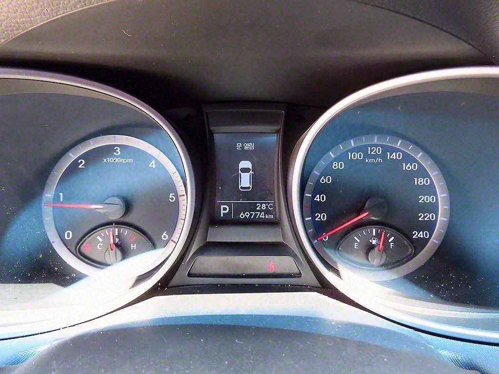 HYUNDAI Maxcruz - Vista 9