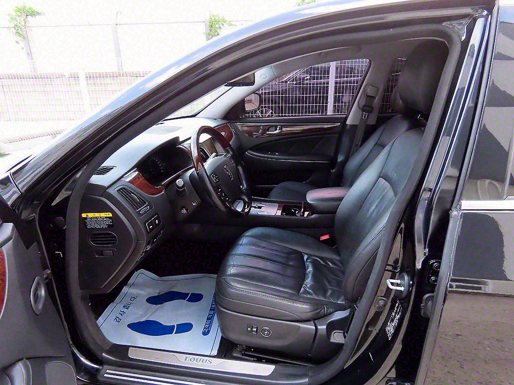 HYUNDAI Equus - Vista 5