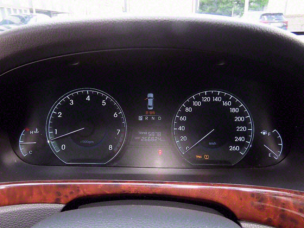 HYUNDAI Equus - Vista 9