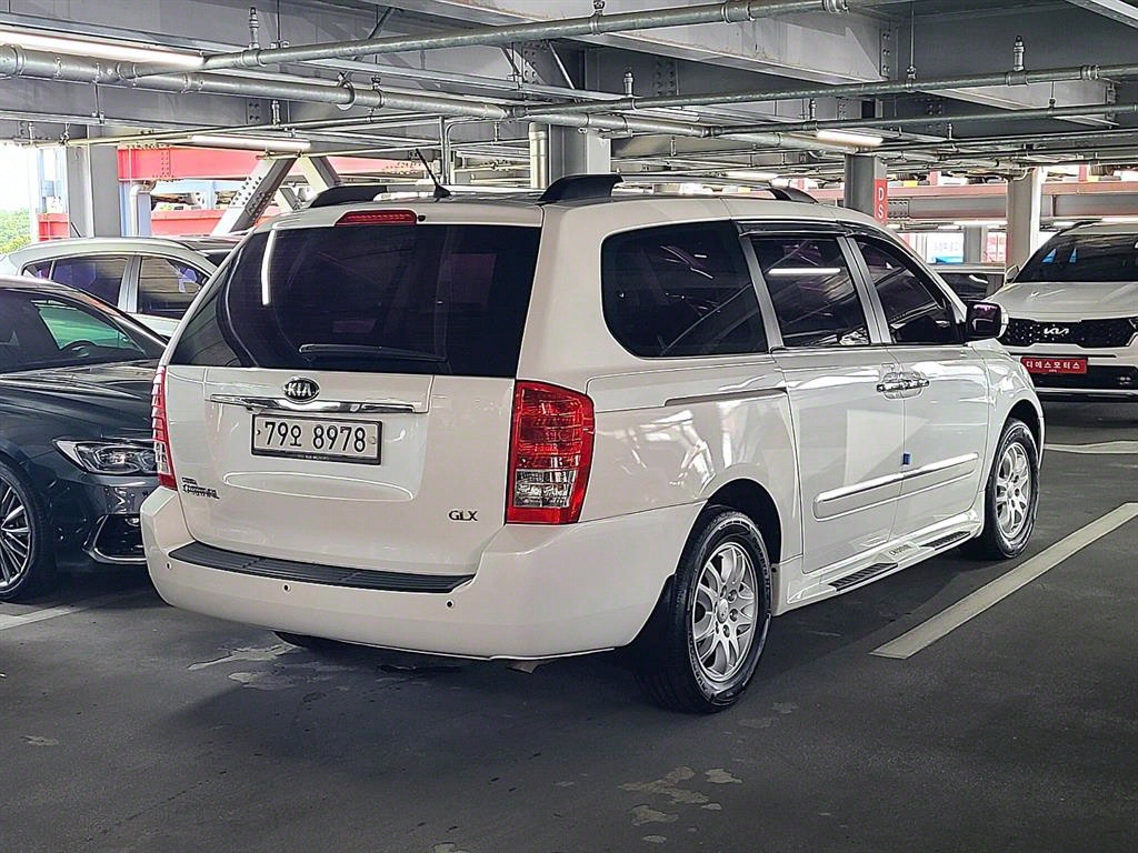 KIA Carnival - Vista 4