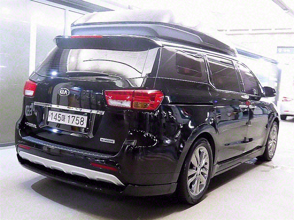 KIA Carnival - Vista 4