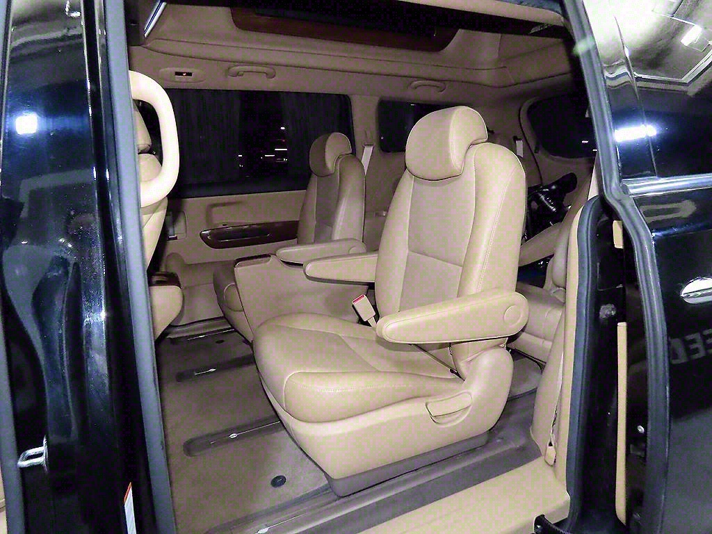 KIA Carnival - Vista 7