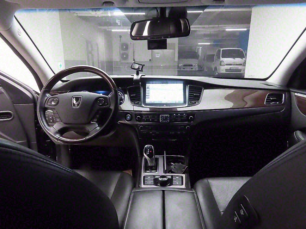 HYUNDAI Equus - Vista 7