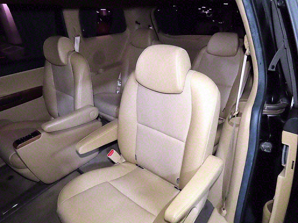 KIA Carnival - Vista 8