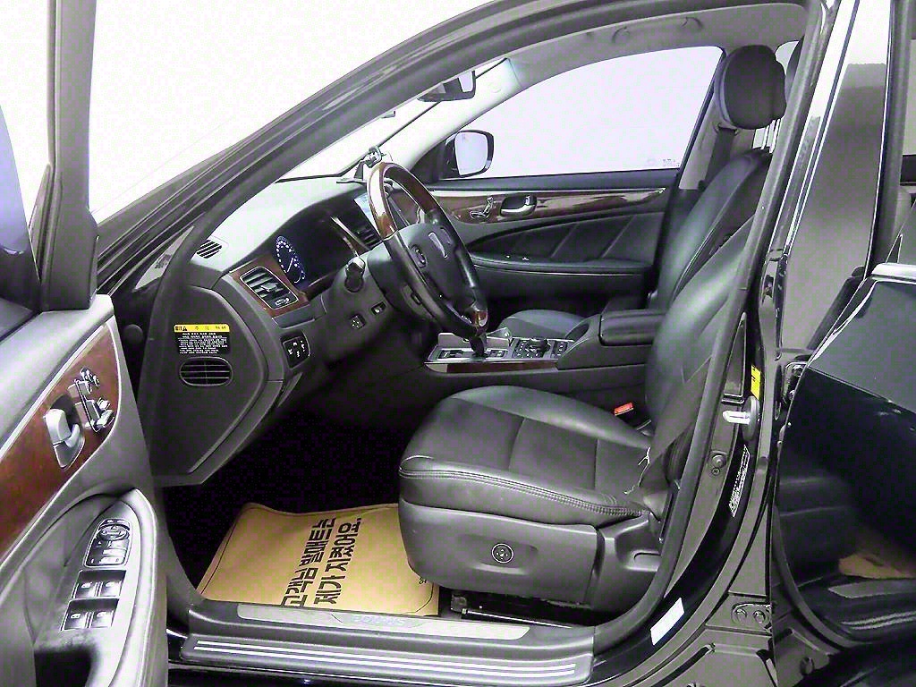 HYUNDAI Equus - Vista 12