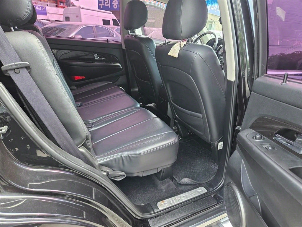 Ssangyong Rexton 2015 Negro - Importación desde Corea - HF Imports Iquique - Foto 15
