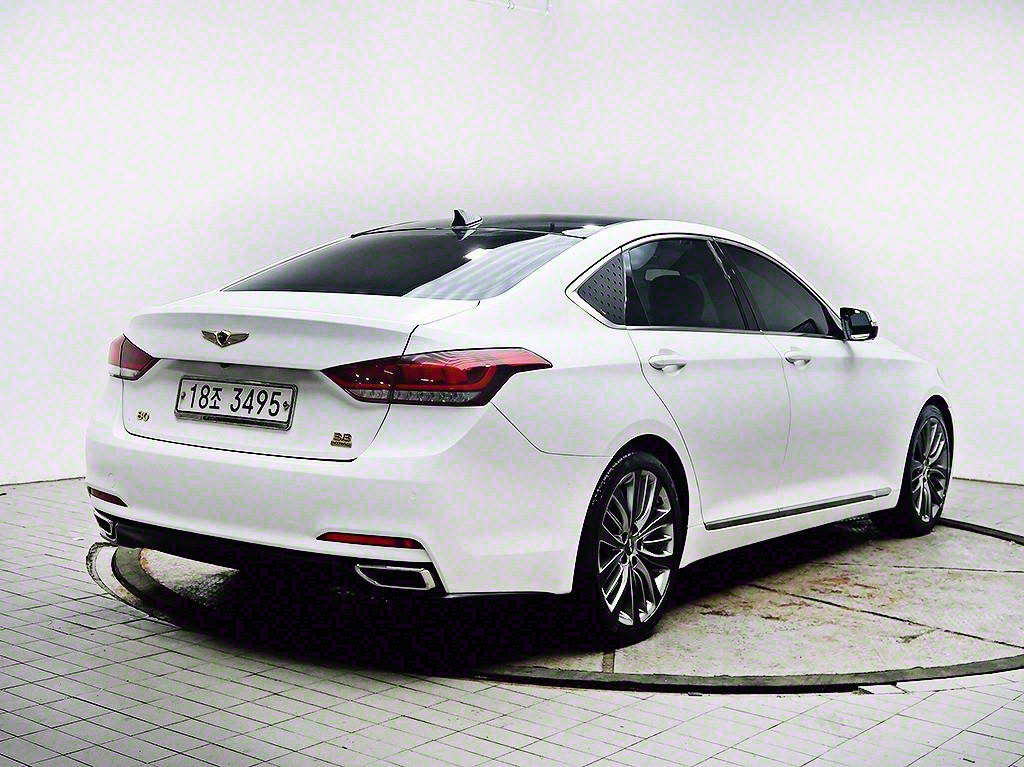 HYUNDAI Genesis - Vista 7