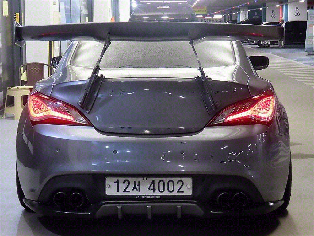 HYUNDAI Genesis - Vista 5