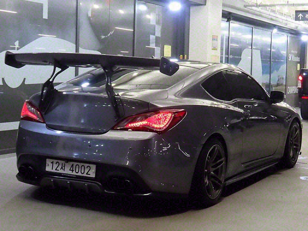 HYUNDAI Genesis - Vista 4