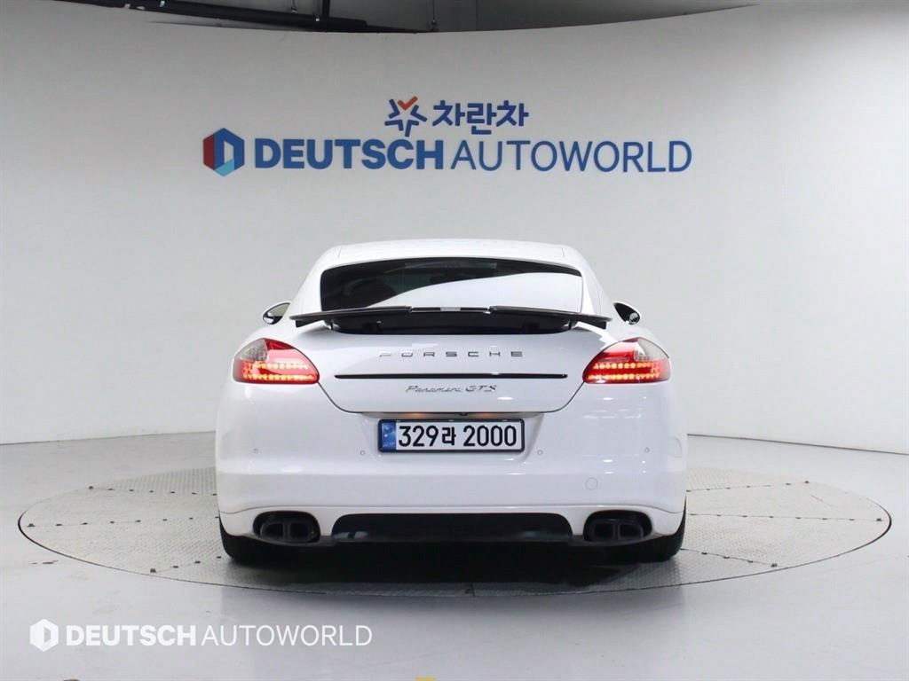 Porsche Panamera - Vista 4