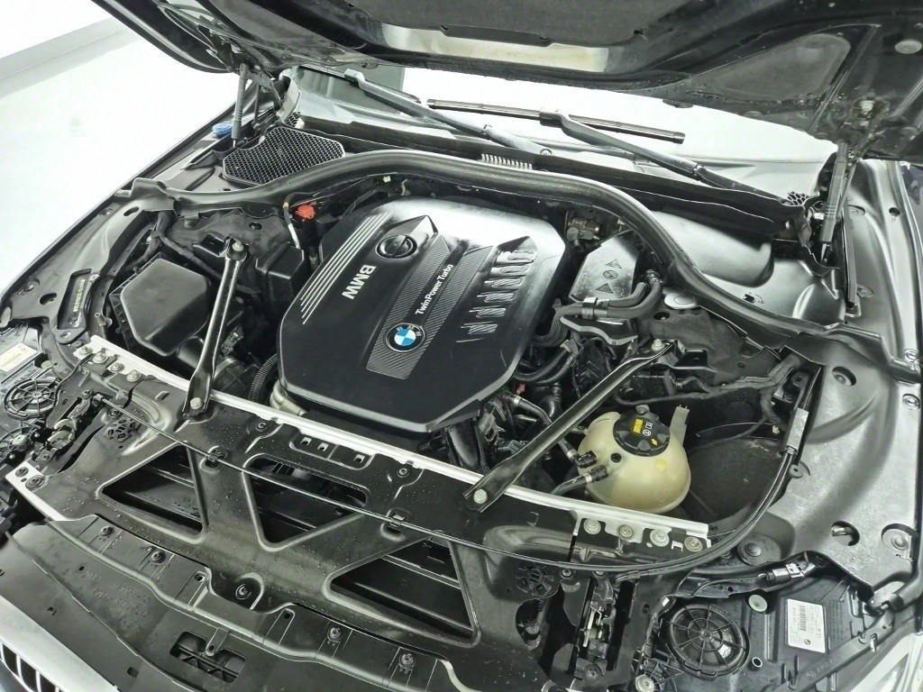 BMW 7 Series - Vista 5