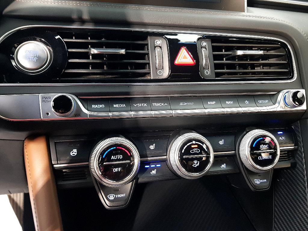 Genesis G70 - Vista 11