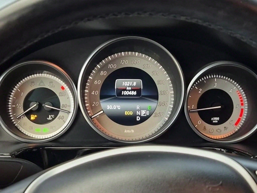 Mercedes Benz E class - Vista 6