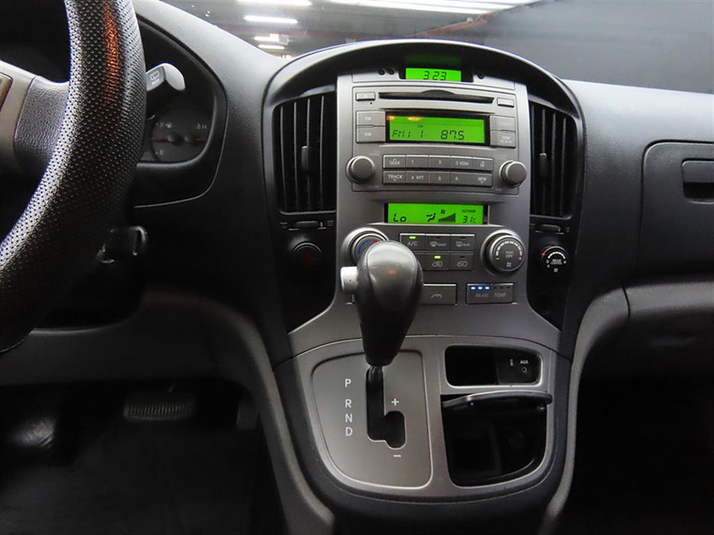 HYUNDAI Starex - Vista 10