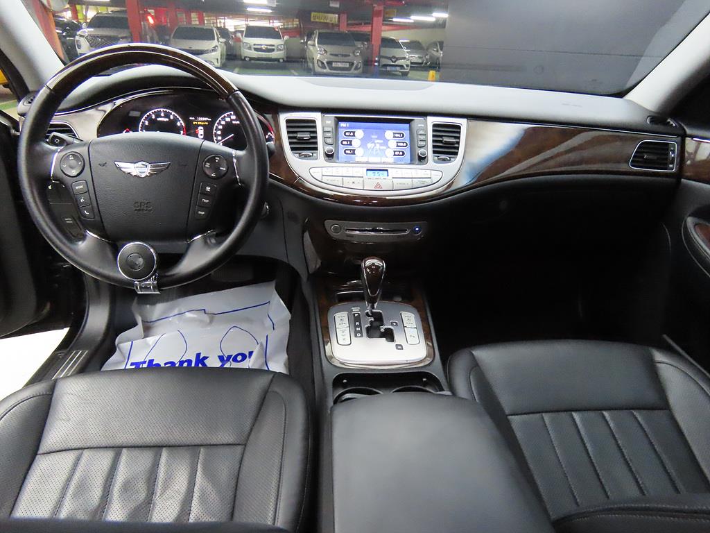 HYUNDAI Genesis - Vista 7