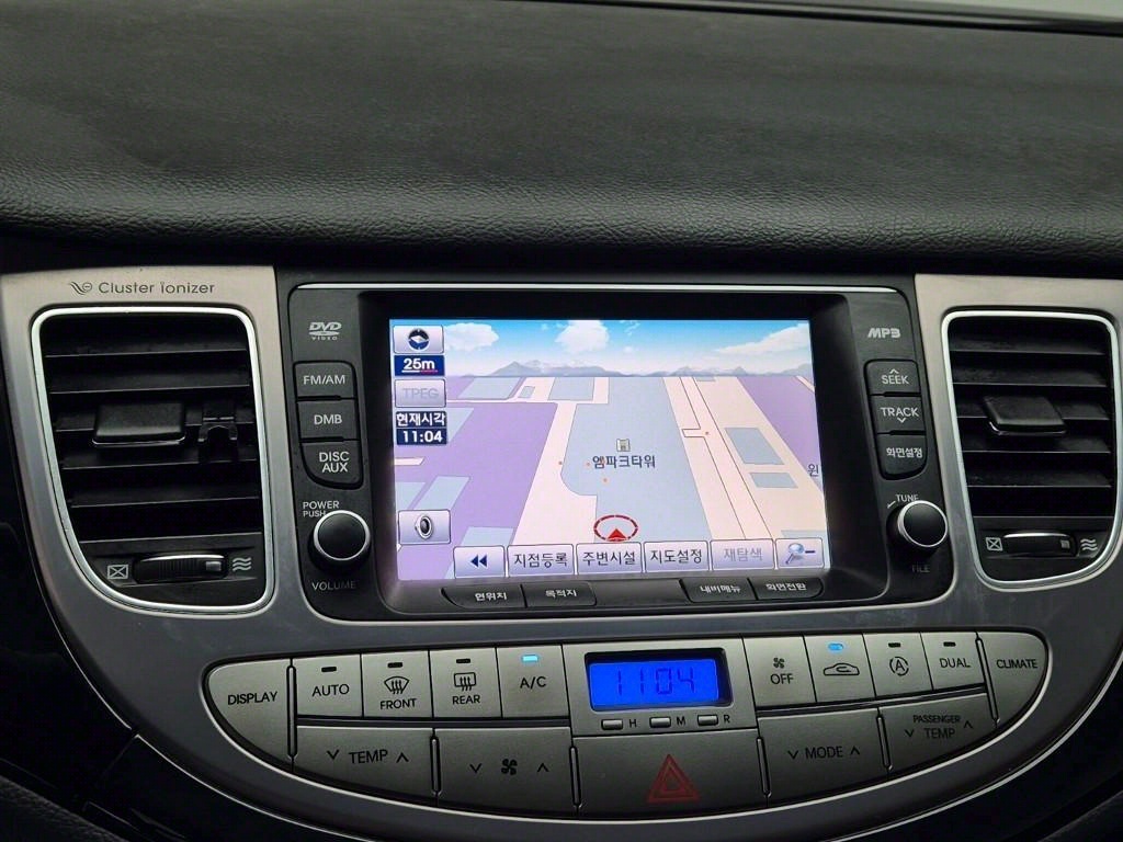 HYUNDAI Genesis - Vista 11