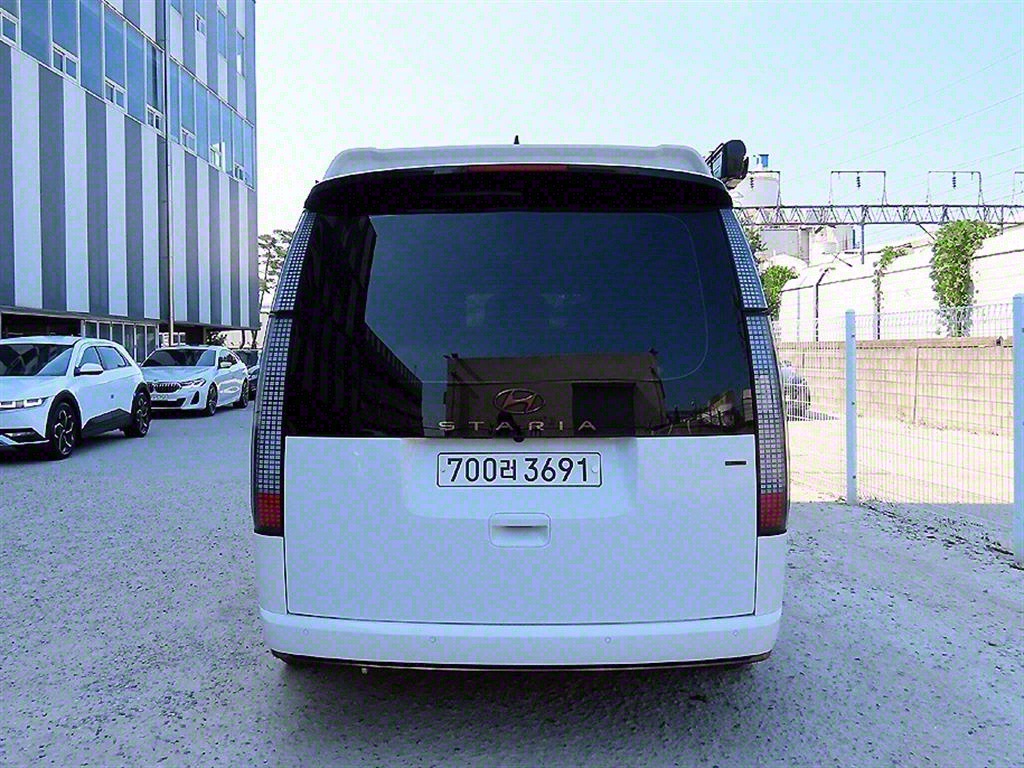 HYUNDAI Staria - Vista 4