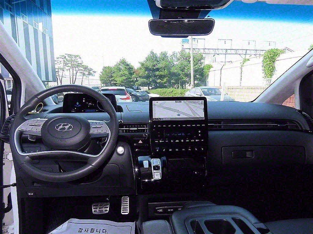 HYUNDAI Staria - Vista 8