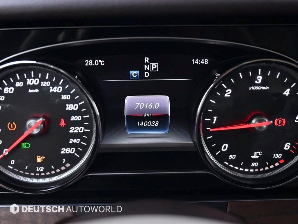 Mercedes Benz E class - Vista 8