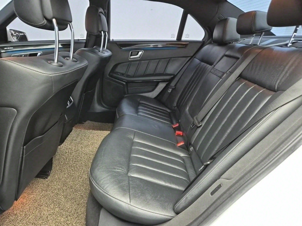 Mercedes Benz E class - Vista 12