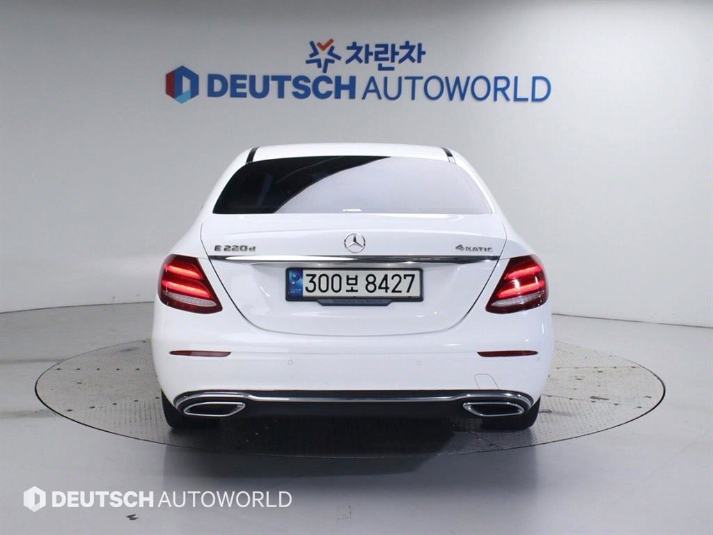 Mercedes Benz E class - Vista 4