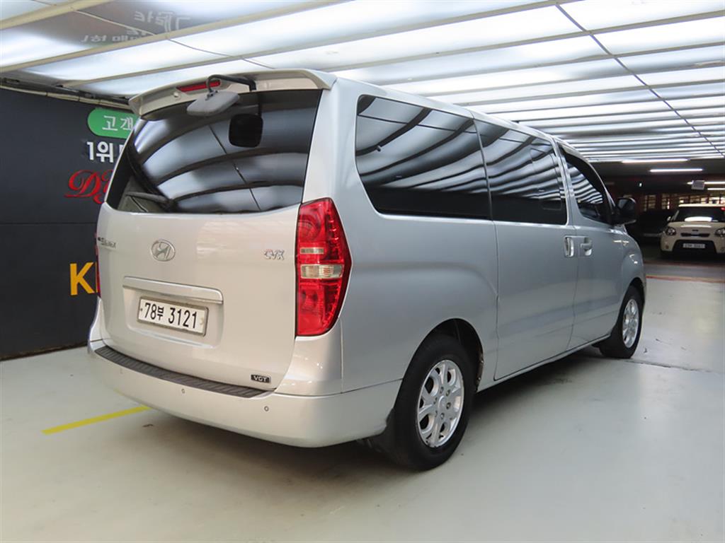 HYUNDAI Starex - Vista 4