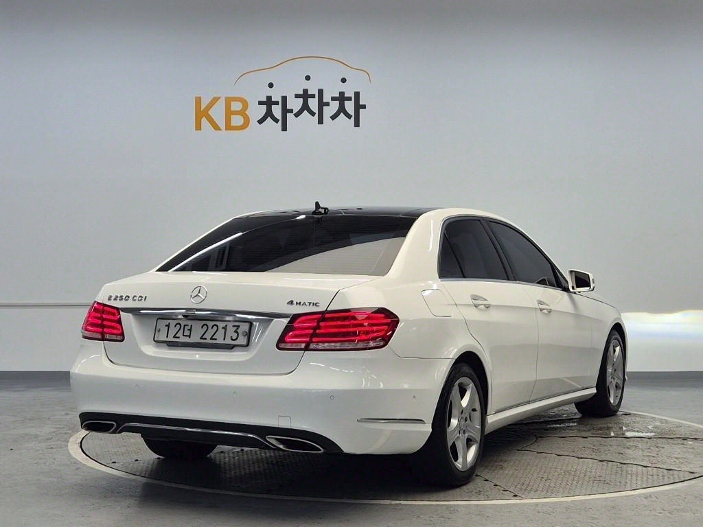 Mercedes Benz E class - Vista 4