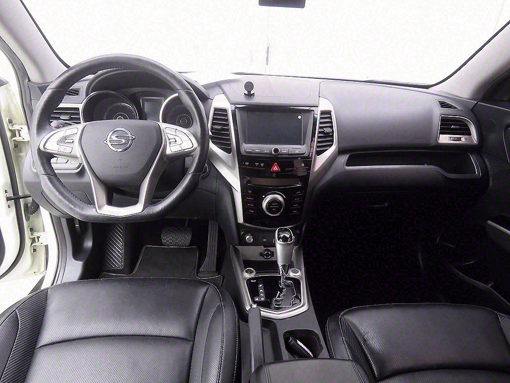 Ssangyong Tivoli - Vista 8