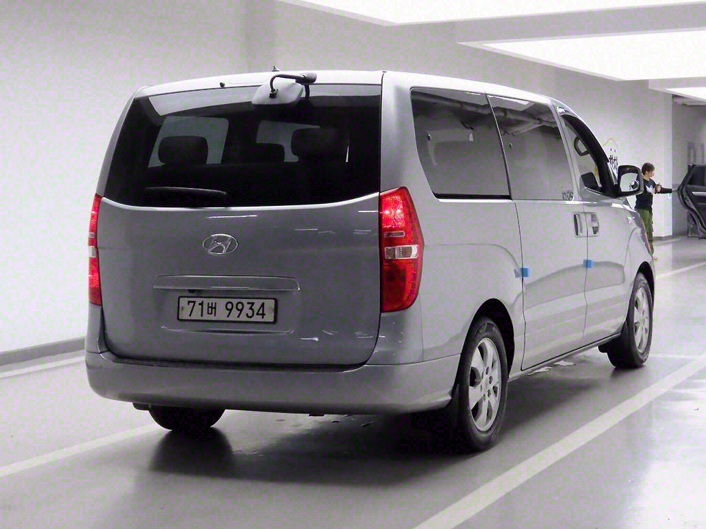 HYUNDAI Starex - Vista 4