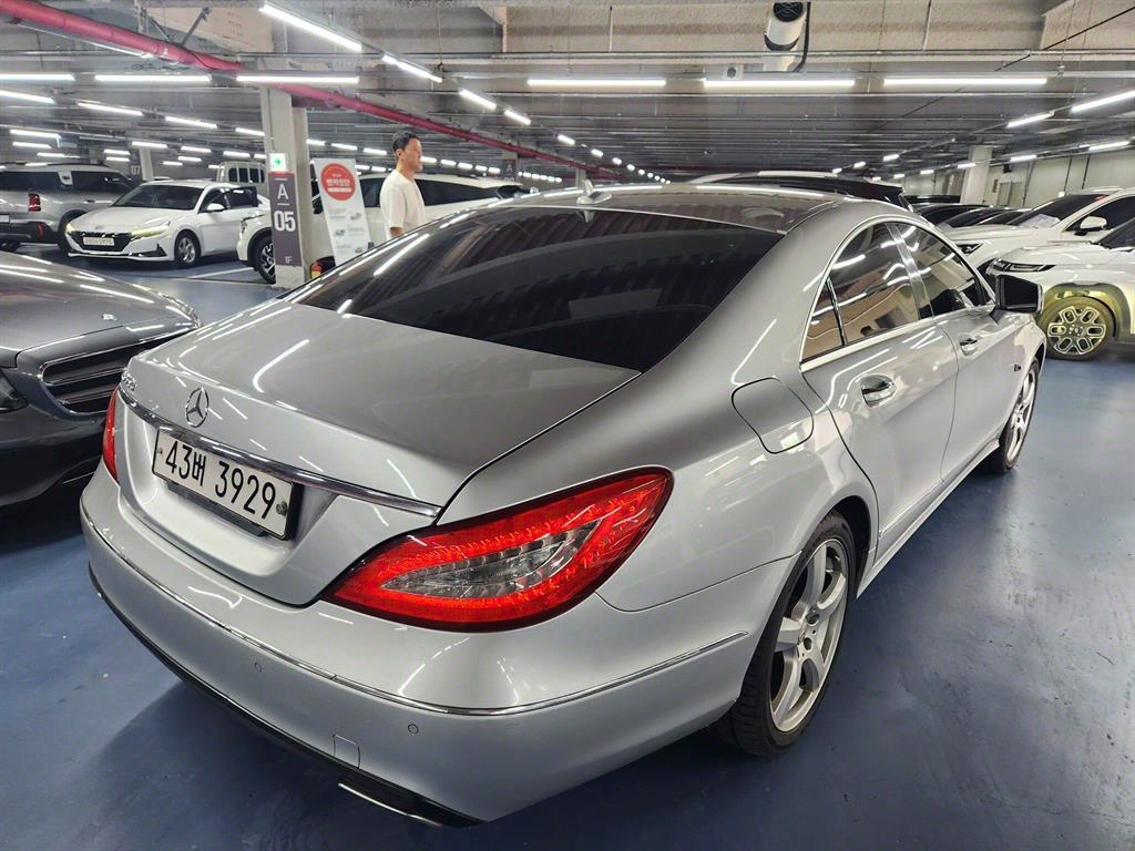 Mercedes Benz CLS Class - Vista 6