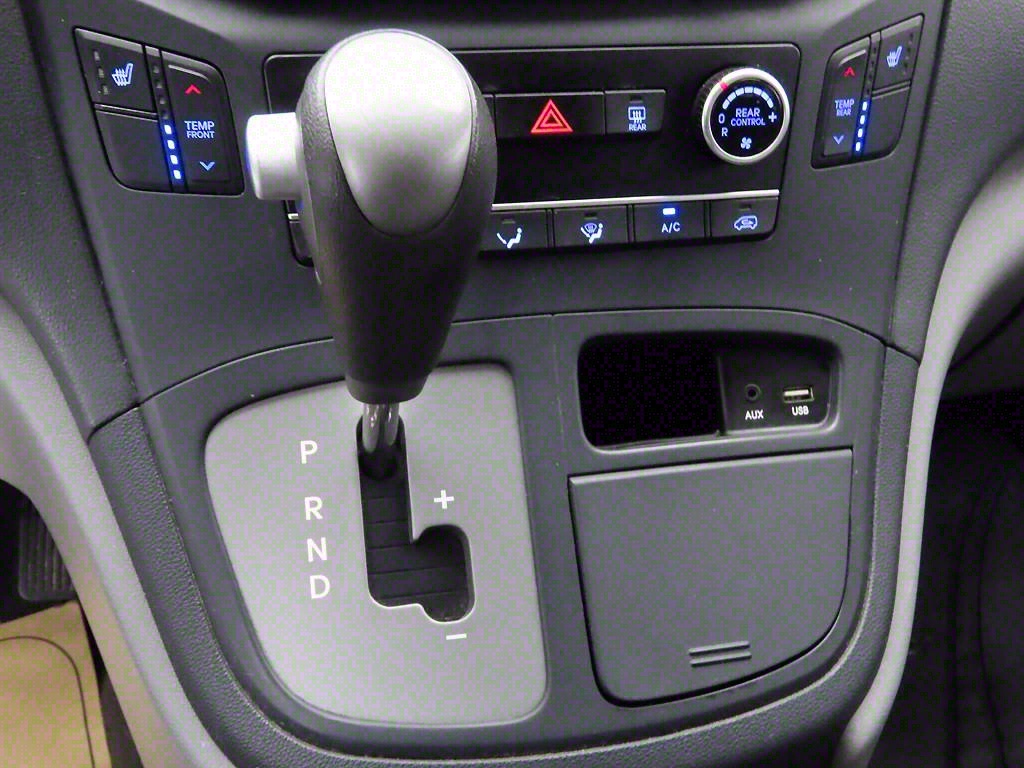 HYUNDAI Starex - Vista 11