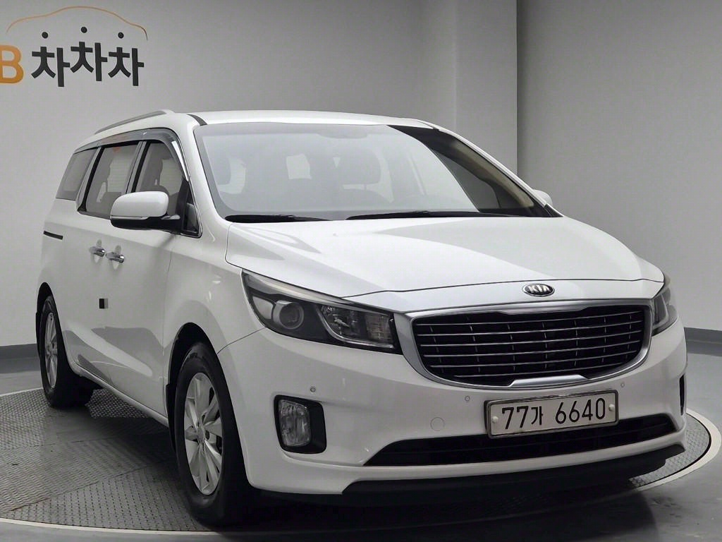 KIA Carnival - Vista 4