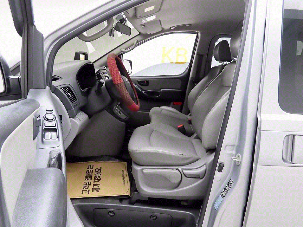 HYUNDAI Starex - Vista 12